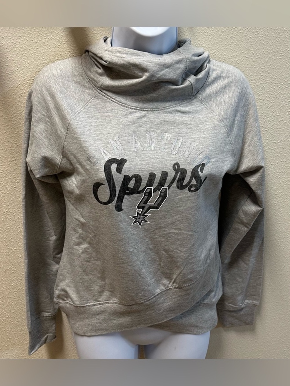 Outerstuff NBA Youth San Antonio Spurs The Bridge Funnel Neck Hoodie NWT